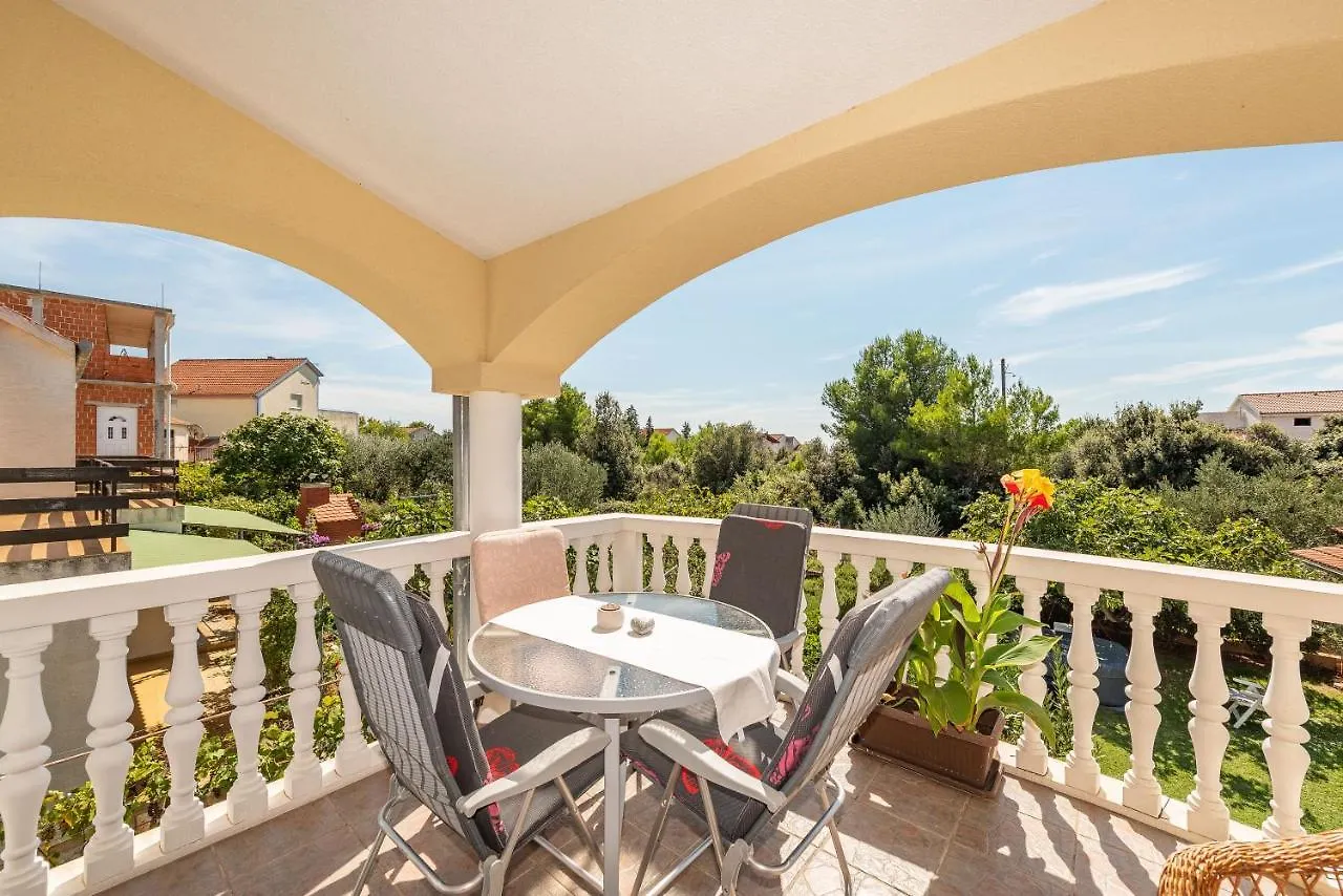 Apartmani Merica Pakostane 0*,  Croatia